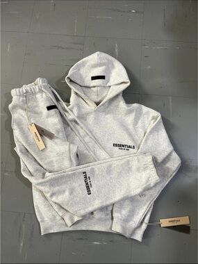 **EXtra Small**ESSENTIALS Fear of God Light Gray Hoodie & Sweatpants Set
